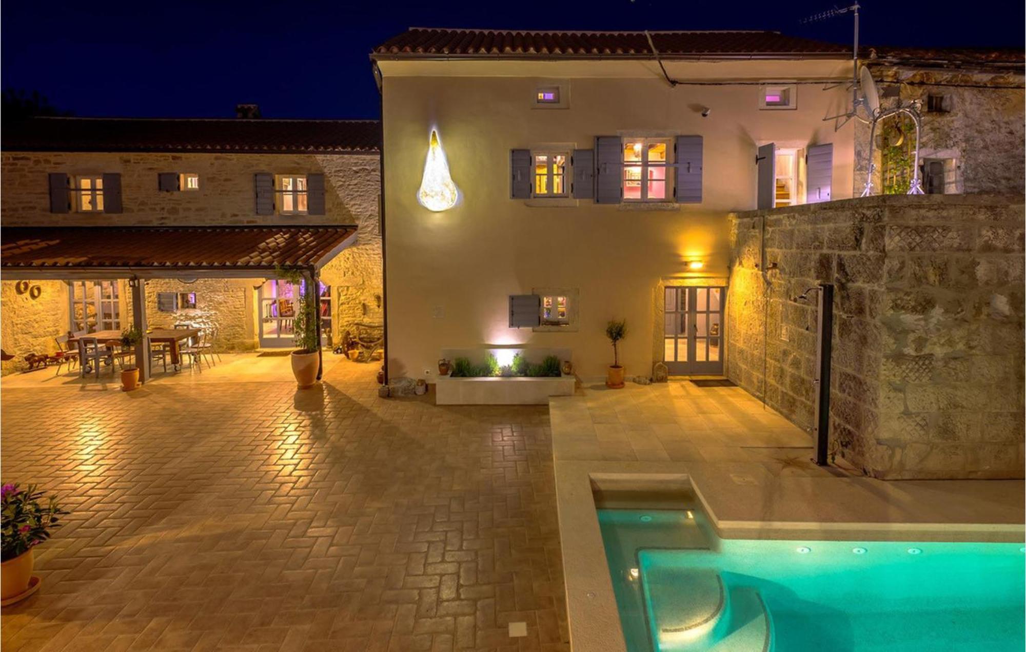 Amazing Home In Foli With Kitchen ภายนอก รูปภาพ