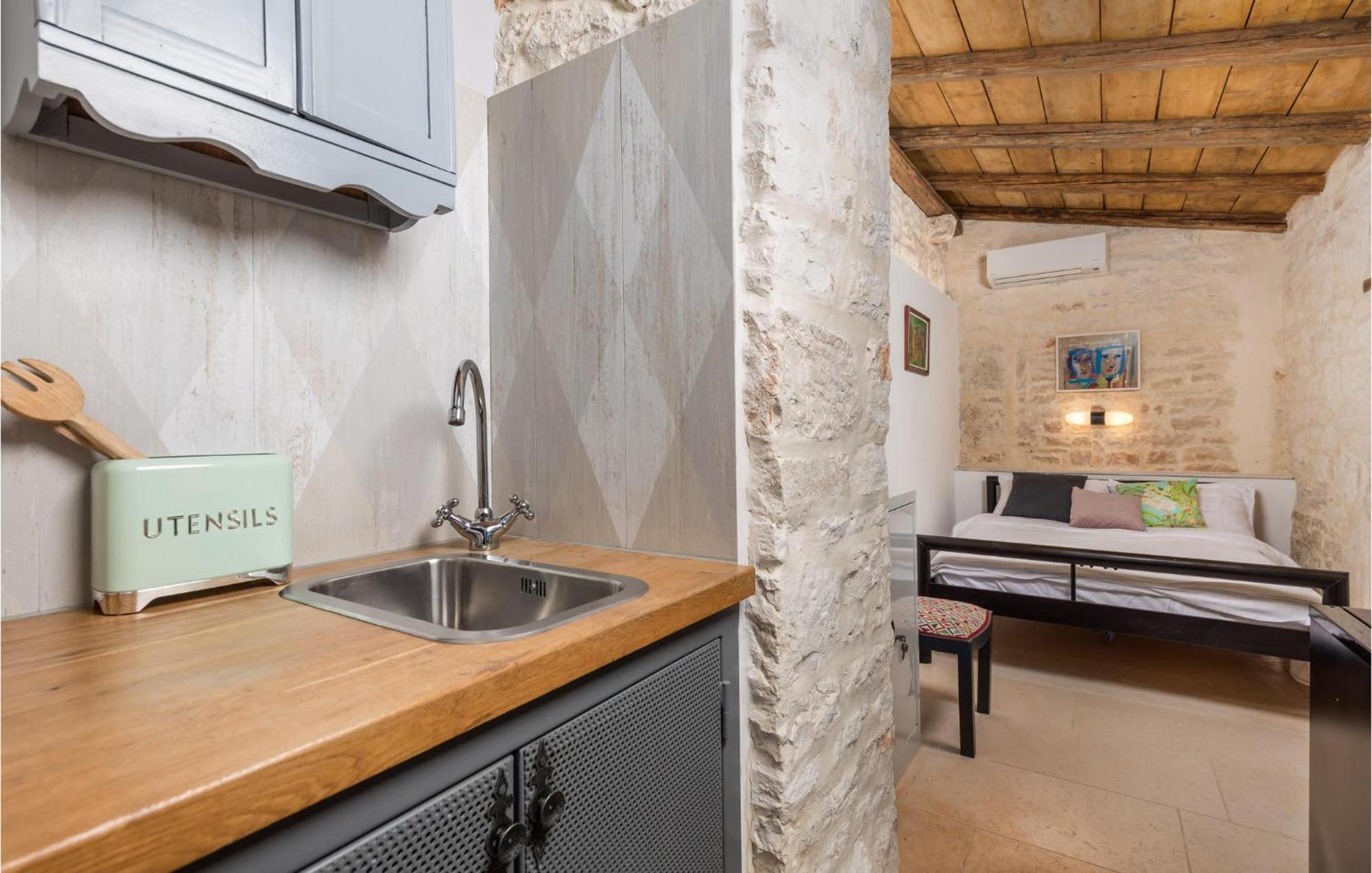 Amazing Home In Foli With Kitchen ภายนอก รูปภาพ