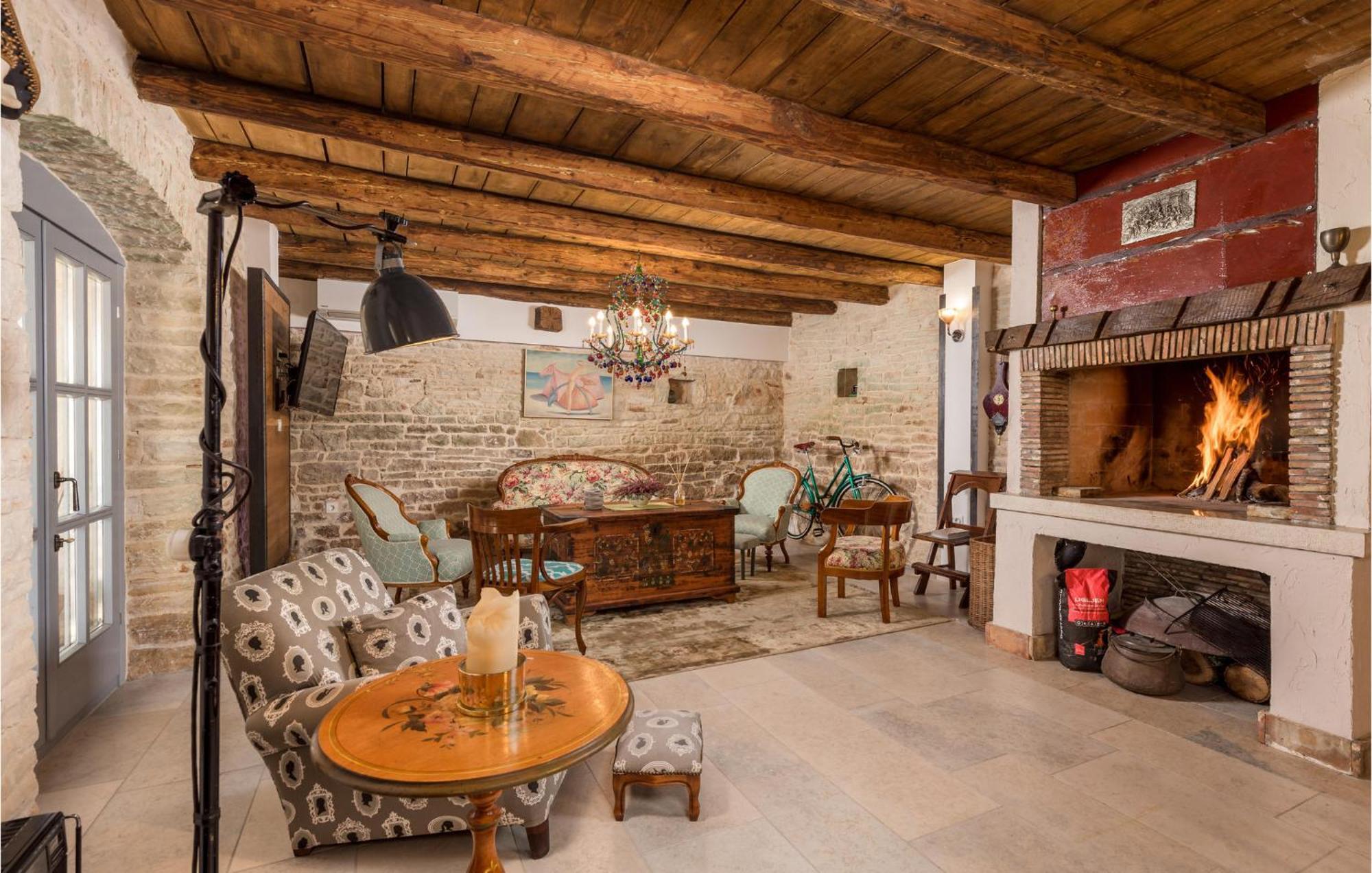 Amazing Home In Foli With Kitchen ภายนอก รูปภาพ