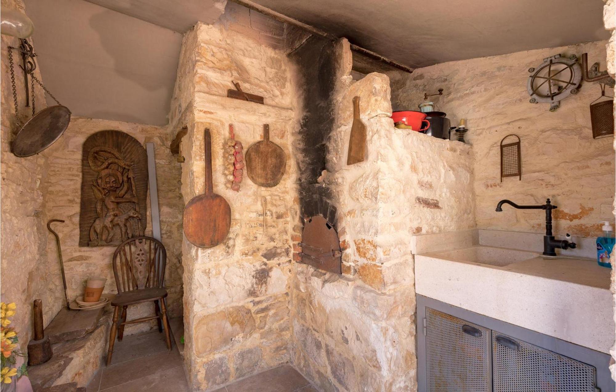 Amazing Home In Foli With Kitchen ภายนอก รูปภาพ